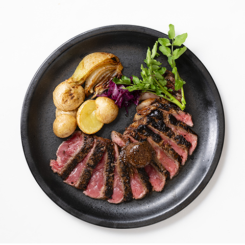 熟成牛のブラックガーリックステーキ：￥3,800～