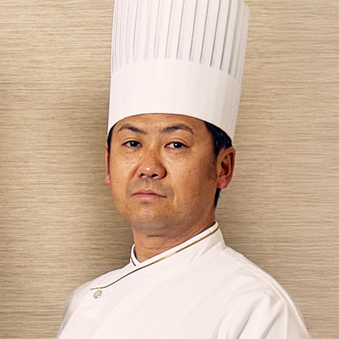 THE OSAKA STATION HOTEL, Autograph Collection<br>副総料理長<br>塩貝 龍太（しおがい りゅうた）