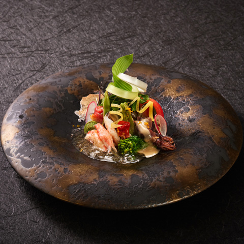 春の息吹 山菜と能登のルビー(赤西貝) 十五種類のサラダ仕立て